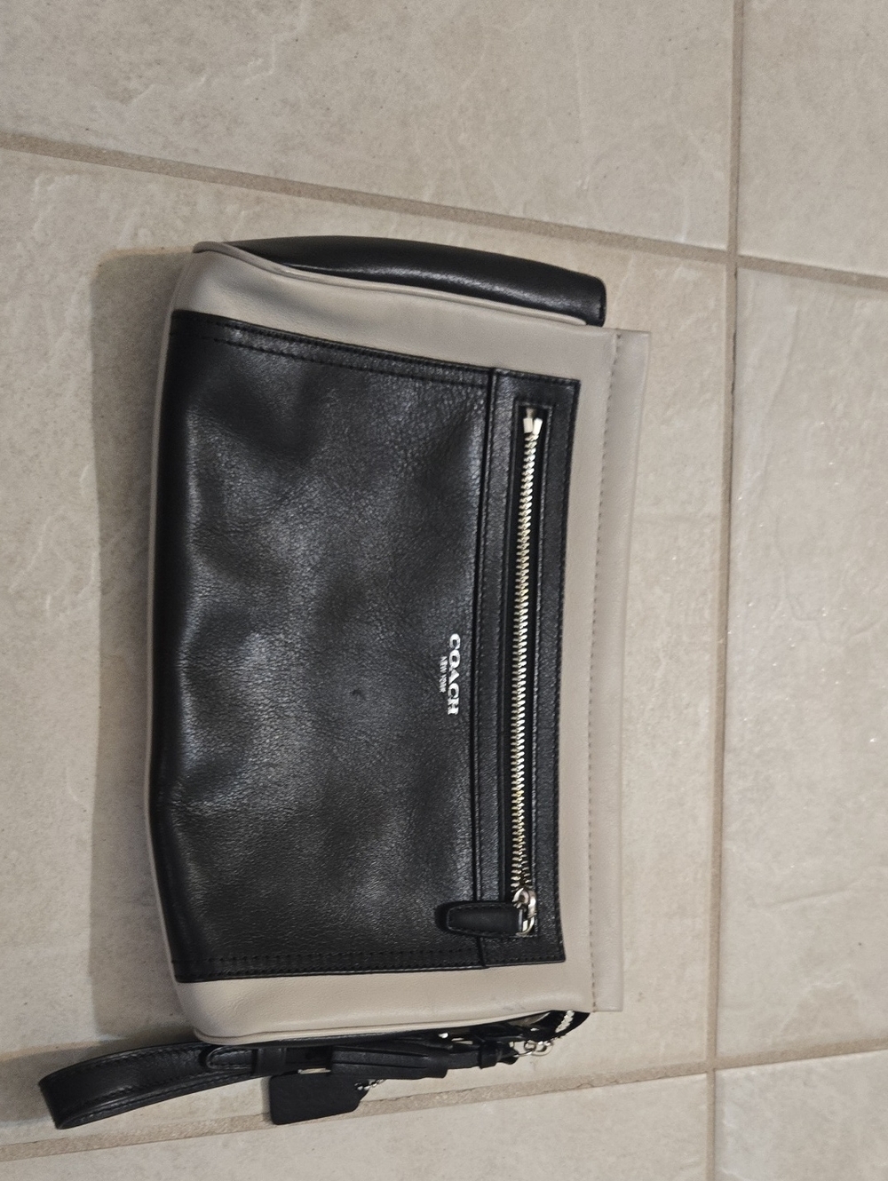 Coach Black and Cream Leather Wristlet Clutch NWT - Picture 2 of 5